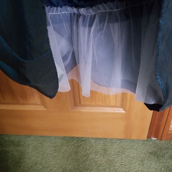 Formal dress - Picture 7 of 8